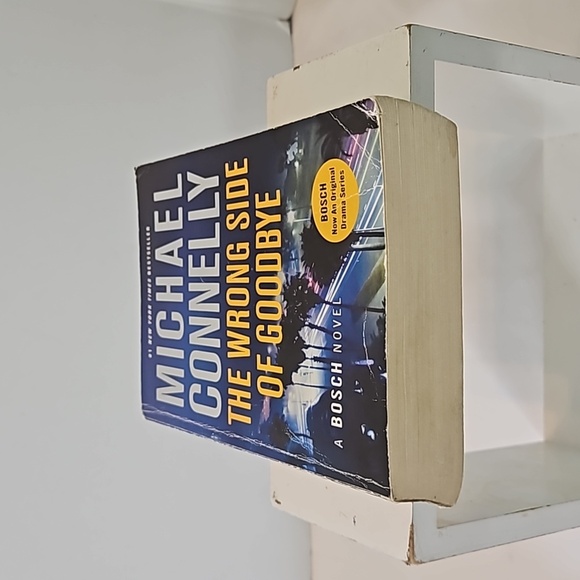 The Wrong Side Of Goodbye Michael Connelly A Bosch Novel  Grand Central softback - Picture 7 of 17